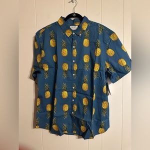 NWT Men’s Old Navy Button down short sleeve Hawaiian Shirt. Size XXL.